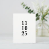 Einfache schwarzweiße Save the Date Postkarte (Stehend Vorderseite)
