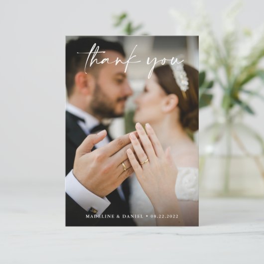 Einfache Script Black mit Foto Wedding Dankeskarte (Stehend Vorderseite)
