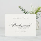 Einfache Script Minimal Schwarz & Weiß Bridesmaid Dankeskarte (Stehend Vorderseite)