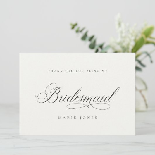Einfache Script Minimal Schwarz & Weiß Bridesmaid Dankeskarte (Stehend Vorderseite)
