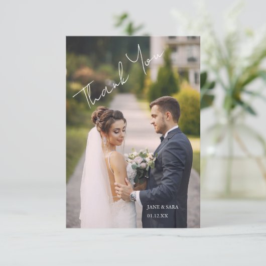 Einfache Script Modern Wedding Foto Vielen Dank Dankeskarte (Stehend Vorderseite)