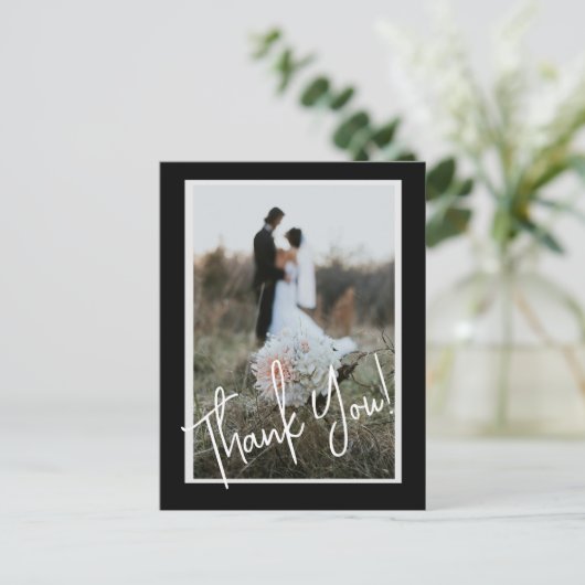 Einfache Script Modern Wedding Foto Vielen Dank Postkarte (Stehend Vorderseite)