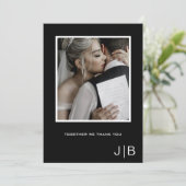 Einfache Skripte Modernes Schwarz-weißes Monogramm Dankeskarte (Stehend Vorderseite)