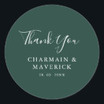 Einfache Smaragdweiße Texthochzeit Runder Aufkleber<br><div class="desc">Mit unserem einfachen Emerald White Text Wedding Classic Round Sticker fügen Sie Ihrem Hochzeitsdekor eine elegante Touch hinzu. Dieser Aufkleber mit einem smaragdgrünen Hintergrund und knusprigen weißen Texten eignet sich hervorragend zum Abdichten von Hochzeitseinladungen, zum Dekorieren von Gefälligkeitsboxen oder zum Hinzufügen einer persönlichen Touch zu einem Hochzeitsgeschenk. Das minimalistische und...</div>