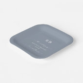 Einfache Solid Color Dusty Blue Wedding Monogram Pappteller (Gewinkelt)