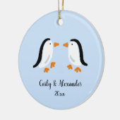 Einfache stilisierte Penguin Couple Custom Christm Keramik Ornament (Links)
