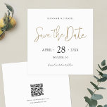 Einfache Stilvergoldung Save the Date mit QR-Code<br><div class="desc">Diese schlichte quadratische Hochzeit speichert die Dattelkarten-Features "Save the Date", die mit einem lebendigen, modernen Drehbuch vermittelt werden. Dieses Save the Date Element des Designs ist in einem eleganten goldenen Ton namens California Gold und seine Farbe kann nicht verändert werden. Der andere Text ist standardmäßig schwarz, und Sie können wählen,...</div>