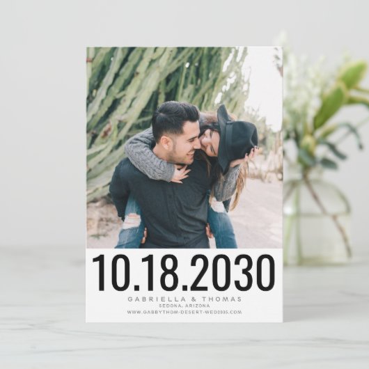 Einfache, stilvolle, fette Foto Wedding Save The Date (Stehend Vorderseite)