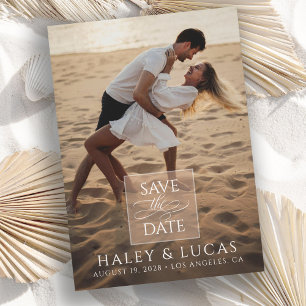 Einfache stilvolle Hochzeits-Einladungskarte mit v Save The Date