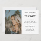 Einfache Stilvolle Moderne Klasse 2024 Abschluss Einladung (Rückseite)