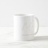 Einfache Taupe Minimalistisch Zwei Monogramm Name Kaffeetasse (VorderseiteRechts)