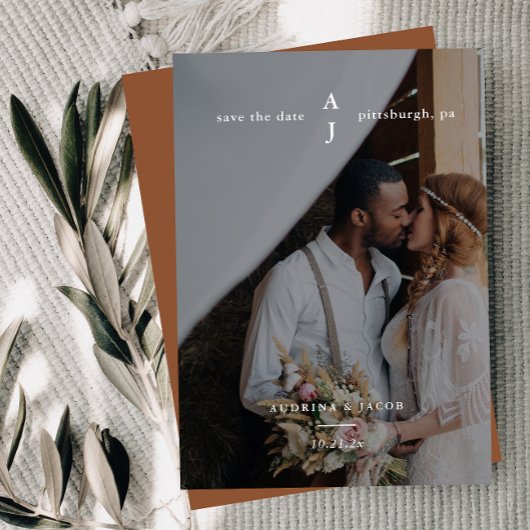 Einfache Terracotta-Foto-Monogramm-Hochzeit Save The Date