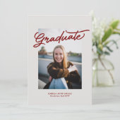 Einfache trendige Rot-Graduierte Foto Abschluss Einladung (Stehend Vorderseite)