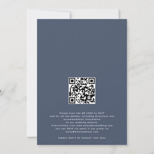 Einfache Typografie Dusty Navy QR-Code Hochzeit Einladung (Rückseite)