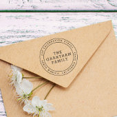 Einfache Typografie Familienname Runde Rücksendead Gummistempel