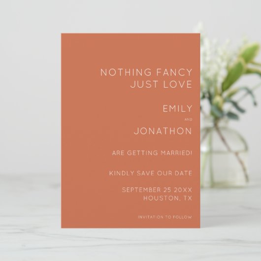 Einfache Typografie Terracotta Wedding Save the Da Save The Date (Stehend Vorderseite)