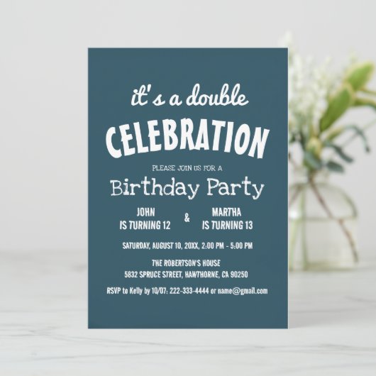 Einfache und elegante Blue Double Birthday Party Einladung (Stehend Vorderseite)