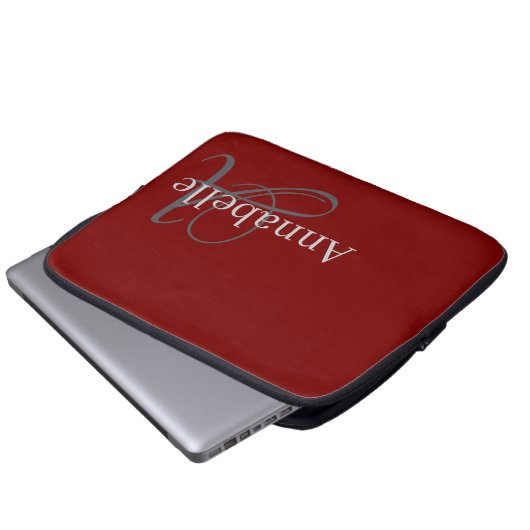 Einfache und elegante rote Monogramm und Name Laptopschutzhülle (Vorne Knopf)