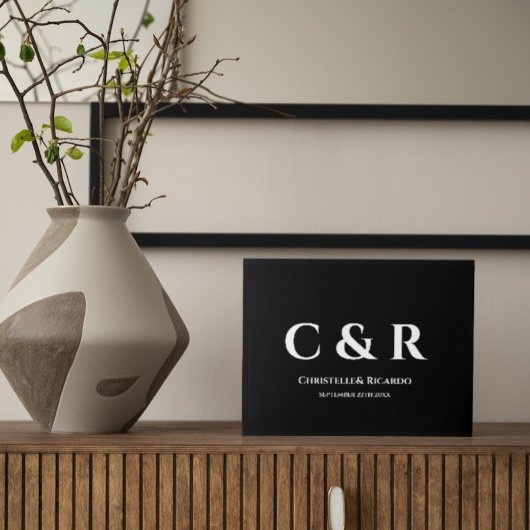 Einfache und elegante schwarze Hochzeit auf Monogr Gästebuch