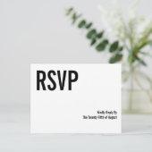 Einfache und minimale Typografie Hochzeit RSVP Pos Einladungspostkarte (Stehend Vorderseite)