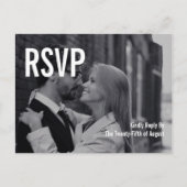 Einfache und minimale Typografie Hochzeit RSVP Pos Einladungspostkarte (Vorderseite)