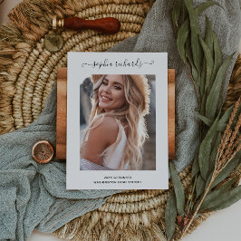 Einfache und stilvolle Schwarz-Weiß-Foto-Graduate Ankündigung