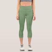 Einfache Vintage Olive Sage Grüne Streifen Capri Leggings (Vorderseite)