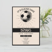 Einfache Vintage Retro Black Soccer Geburtstag Einladung (Stehend Vorderseite)