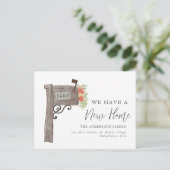 Einfache Wasserfarbenbraun-Mailbox Neue Zuhause-Mo Ankündigungspostkarte (Stehend Vorderseite)