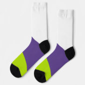 Einfache Waves in Kalkgrün und Lila Socken (Linkes Detail)