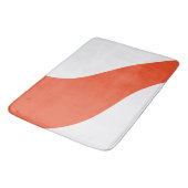 Einfache Waves - orange und weiß Badematte (Schrägansicht)