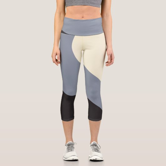 Einfache Waves - Schwarz, Grau und Creme Capri Leggings (Vorderseite)