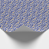 Einfache weiße Blume auf blauem Hintergrund Wasser Geschenkpapier (Ecke)