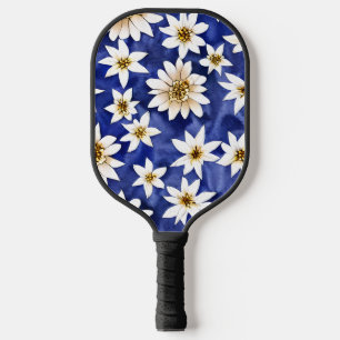 Einfache weiße Blume auf blauem Hintergrund Wasser Pickleball Schläger