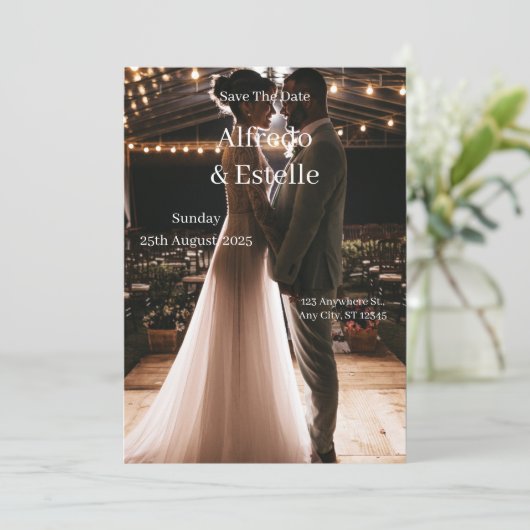 Einfache weiße Hochzeitsgeschichte Einladung (Stehend Vorderseite)