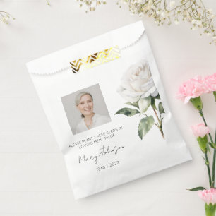 Einfache weiße Rosen-Foto-Trauer-Samen Geschenktütchen