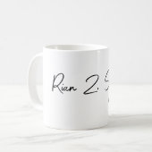 Einfache weiße Tasse mit Skriptname (Vorderseite Links)
