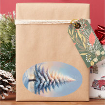 Einfache weiße Weihnachtsbaume an einem sonnigen T