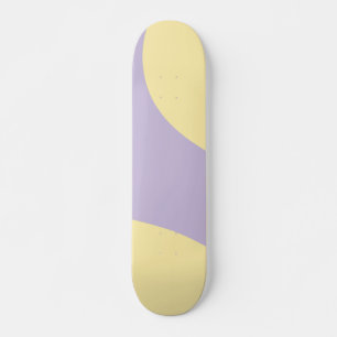 Einfache Wellen in Pastellgelb und Lila Skateboard