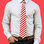 Einfache Whimsical Niedlich Minimalistisch Krawatte<br><div class="desc">Dieses Design ist einfach niedlich minimalistisch minimalistische Männer Krawatte mit whimsical lustigen Streifen Streifen gestreift,  festliche farbenfroh rot und weiß,  mit blau rosa grün rot,  Weihnachtsfeier Gunst Dekoration,  Weihnachtsfeier Vorräte,  schlichte einfache und schmeichelhafte Laune,  kreativer,  vereinfachender Spaß,  Weihnachts-niedliche whimsical Herren Urlaubskleidung Accessoires</div>