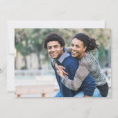 Einfache Whimsikale Typografie Herz-Foto Hochzeit Einladung (Rückseite)