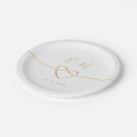 Einfache White and Gold Monogram Wedding Pappteller (Schrägansicht)