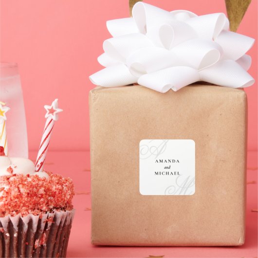 Einfache White Modern Minimal Monogram Wedding Quadratischer Aufkleber (Party)