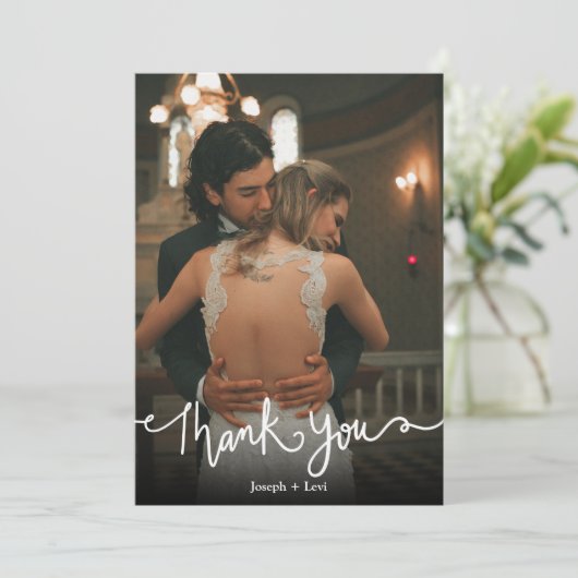 Einfache White Text Calligraphy Wedding Vielen Dan (Stehend Vorderseite)