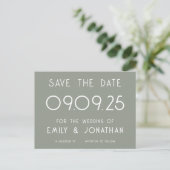Einfache White Typografy Sage Green Wedding Ankündigungspostkarte (Stehend Vorderseite)
