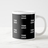 Einfache Wiederholung des Logos | Schwarz Jumbo-Tasse (Rechts)