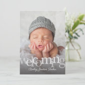 Einfache Willkommensüberlagerung Foto Geburtserklä Ankündigung (Stehend Vorderseite)