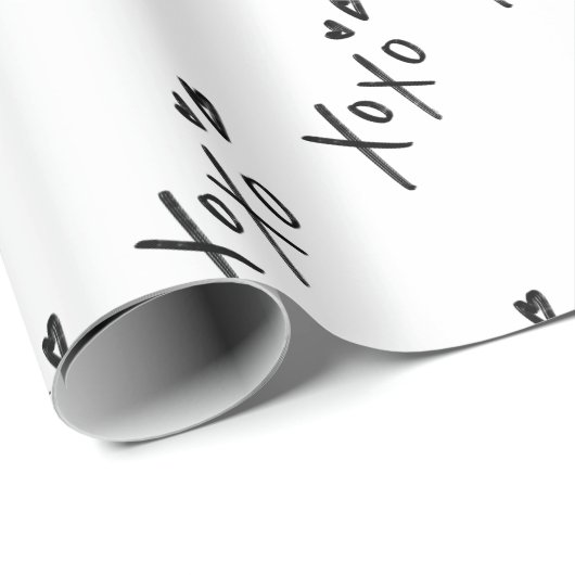 Einfache XOXO Schrift in schwarzem Muster Geschenkpapier (Rolleneckpunkt)