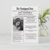 Einfache Zeitungsentstehung gerade geheiratet Einladung (Stehend Vorderseite)