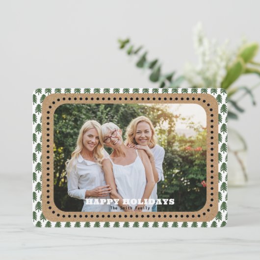 Einfacher, grüner und weißer Weihnachtsbaumhinterg Feiertagskarte (Stehend Vorderseite)